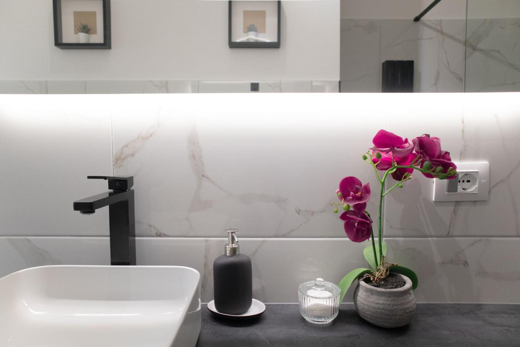 Sara'S Home - Modern Apartment Near Metro, Perfect For Families And Groups In Roma Dış mekan fotoğraf